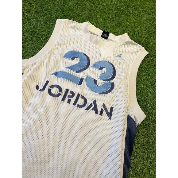 #23 Michael Jordan North Carolina basketball jersey - Picture 3 of 7